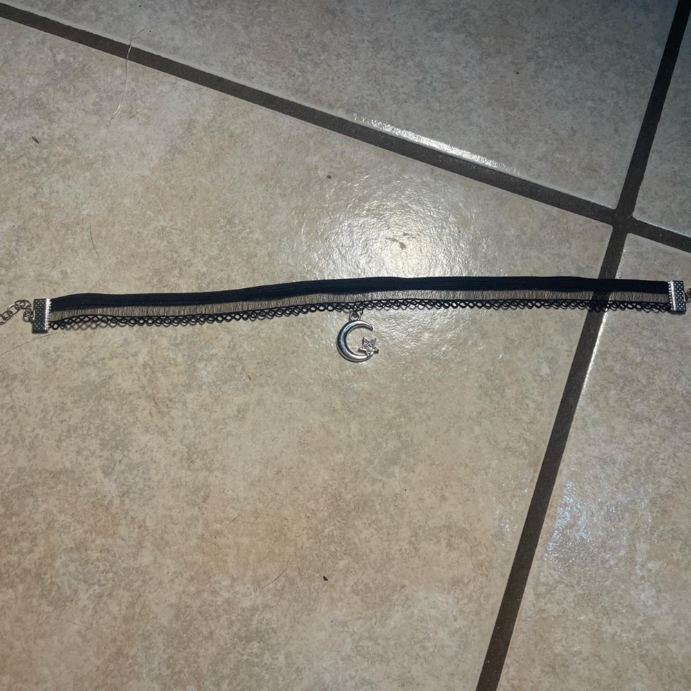 Moon choker